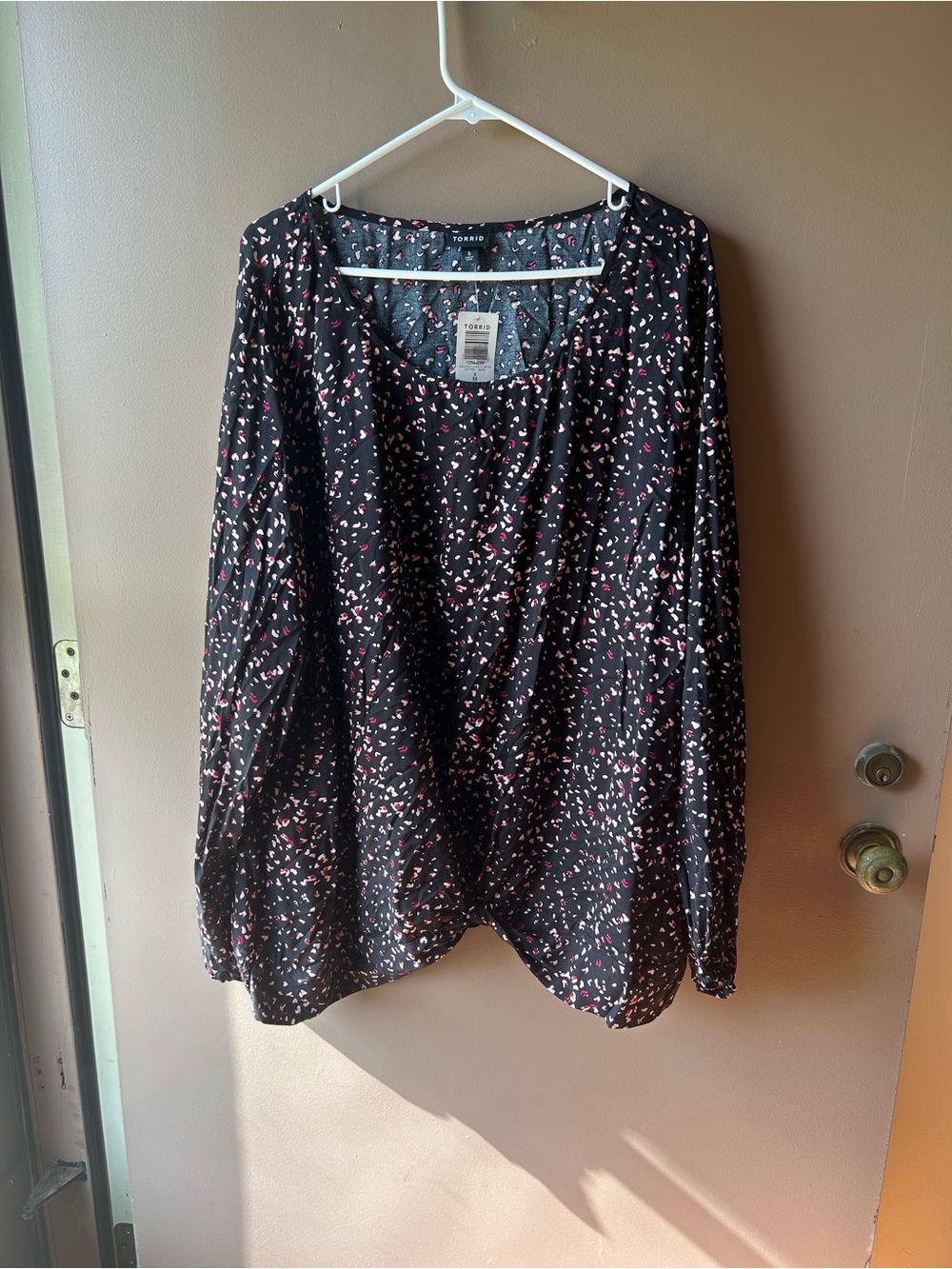 Torrid Blouse size: 5x (28) NWT